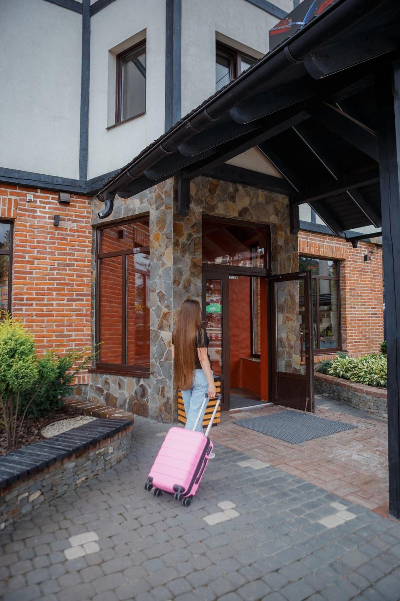 Hotel Monysto Boekovel Buitenkant foto