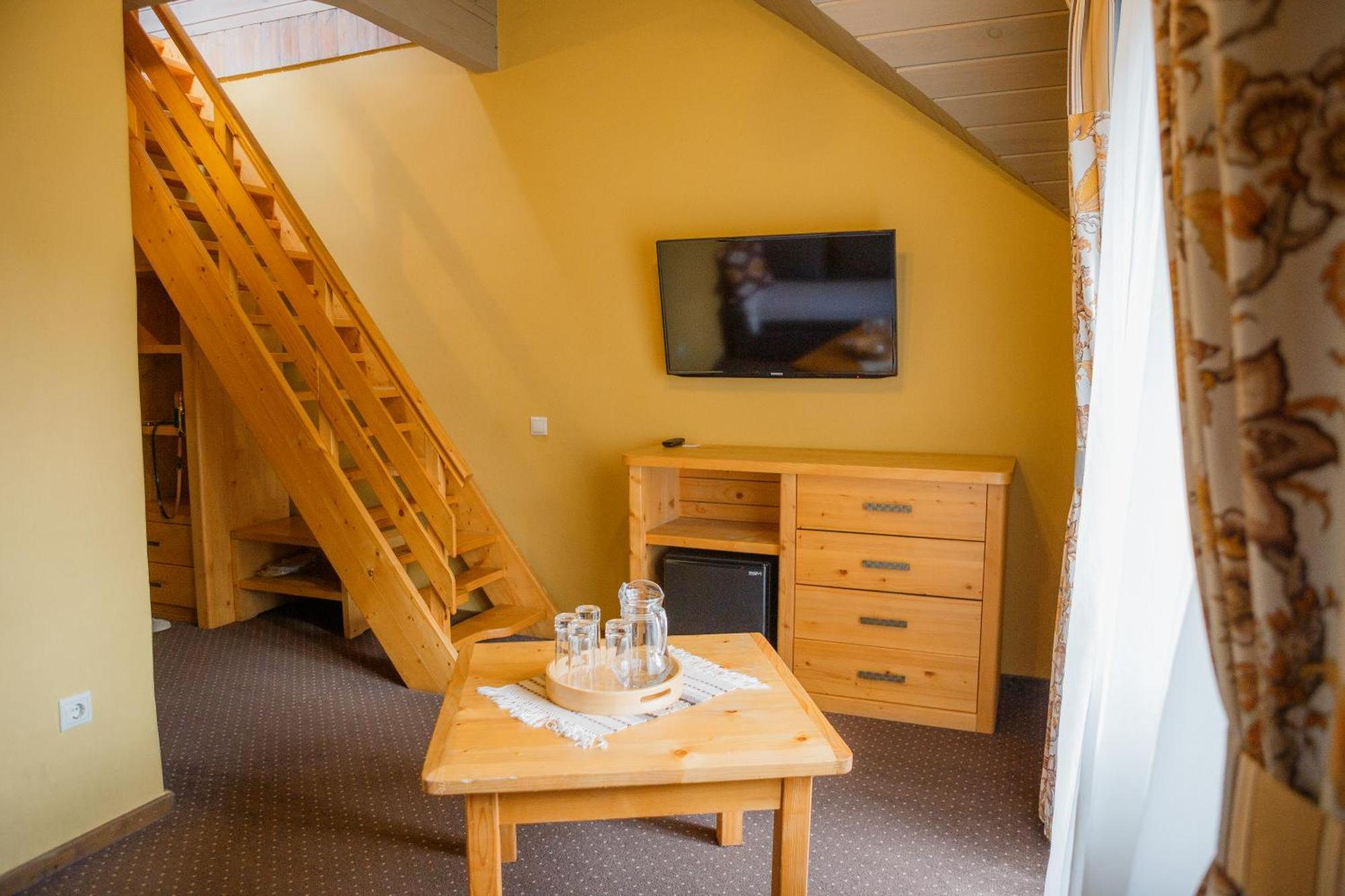 Hotel Monysto Boekovel Buitenkant foto