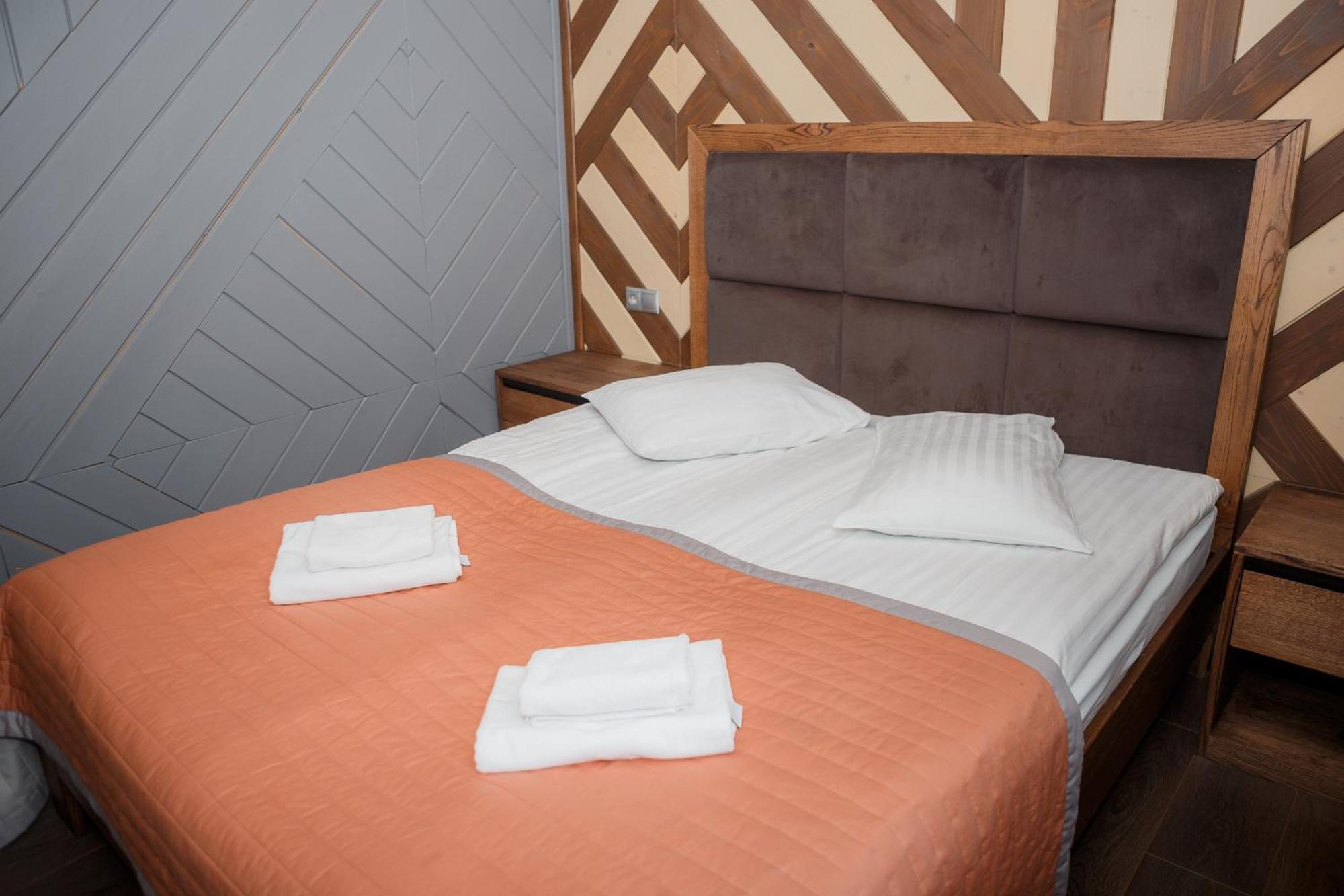 Hotel Monysto Boekovel Buitenkant foto