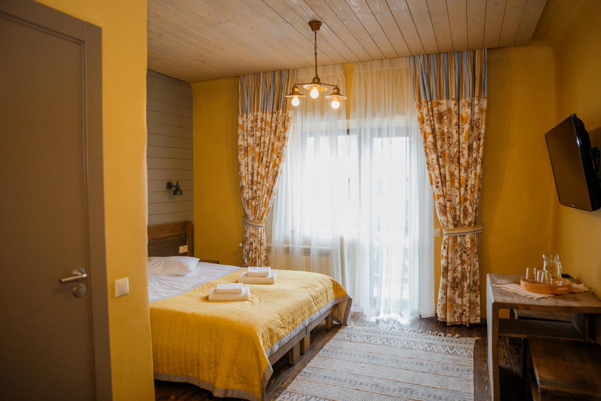 Hotel Monysto Boekovel Buitenkant foto