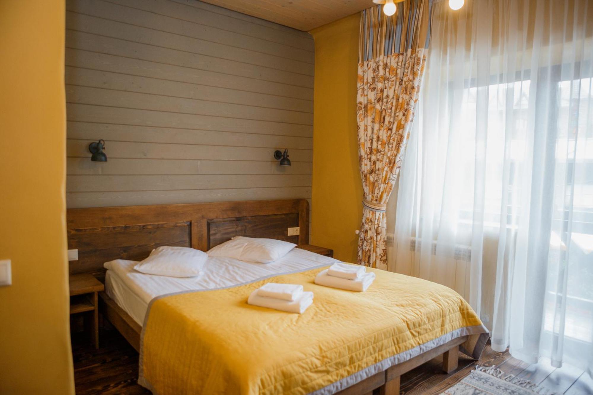 Hotel Monysto Boekovel Buitenkant foto